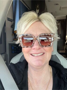 Meet your Posher, Lori